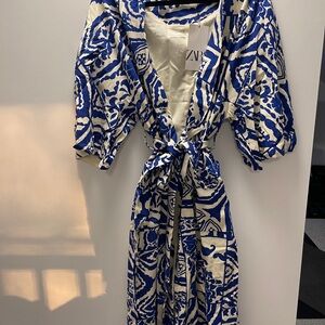 NWT Zara Blue and White Patterned Kimono
